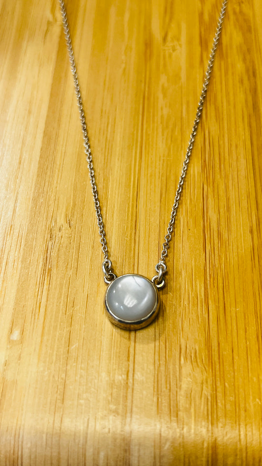 Kusuz Sterling Silver Mother of Pearl Necklace – Minimalist Natural Shell Pendant